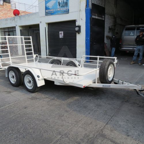 Remolque tipo plataforma para un RZR y una cuatrimoto