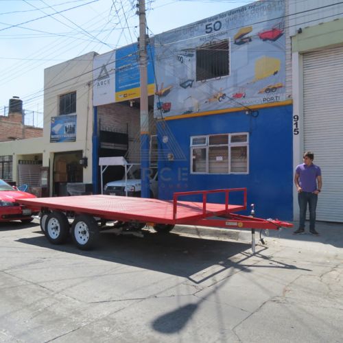 Remolque tipo plataforma de cama alta, ideal para transporte de materiales