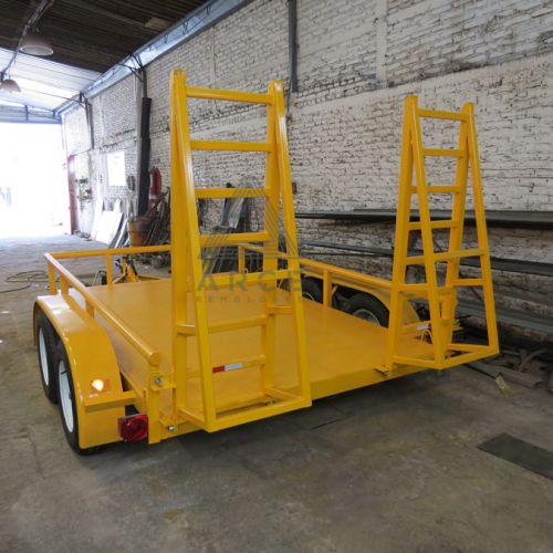 Remolque tipo plataforma de cama baja de gran capacidad ideal para transportar maquinaria pesada