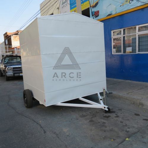 Remolque tipo caja seca fabricado en lámina pintro, sin accesorios reglamentarios solo para uso interno, fabricado para la instalación de lockers para su acceso en terrenos remotos en plantación